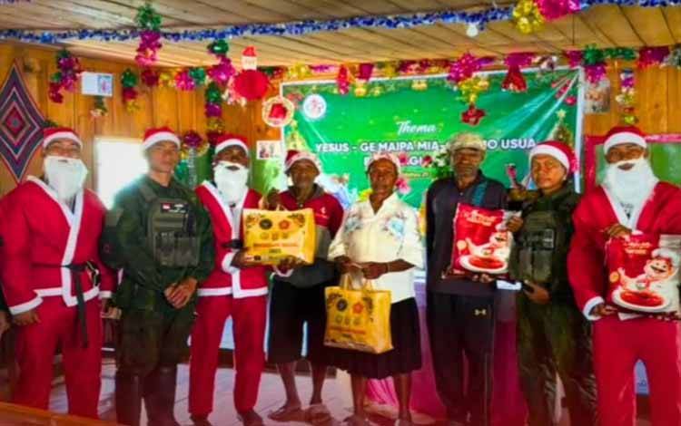 Satgas Yonif 631 Antang?saat berbagi dengan masyarakat Kampung Sugapa, Kabupaten Intan Jaya, Provinsi Papua Tengah (Foto : IST)