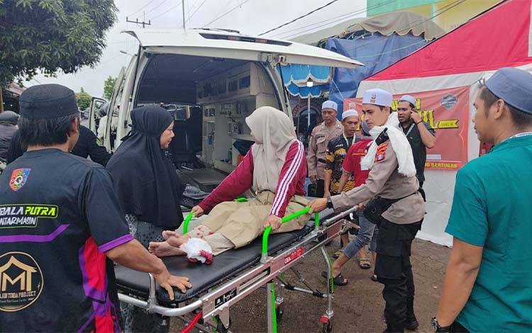 Polda Kalteng Bantu Evakuasi Jemaah dan Imbau Tertib di Momen 5 Rajab Sekumpul