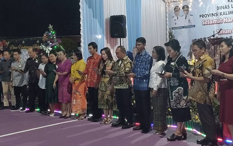 DLH Kalteng Gelar Perayaan Natal di Halaman Kantor