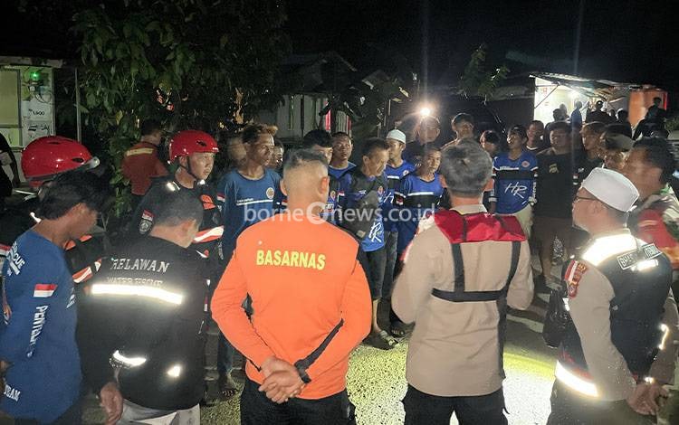 Diduga Tenggelam di Sungai Aluh-Aluh, Warga Desa Simpang Warga Masih Dalam Pencarian Tim SAR