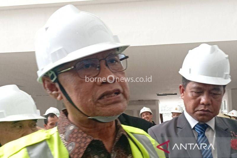 Ketua Umum Pimpinan Pusat Muhammadiyah Prof Haedar Nashir memberi keterangan pers di Kampus 2 Universitas Muhammadiyah Purwokerto (UMP), Sokaraja, Kabupaten Banyumas, Jawa Tengah, Senin (29/12/2025). ANTARA/Sumarwoto