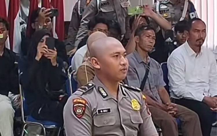 Sidang Kode Etik Polisi Bunuh Mahasiswi ULM, Pelaku Sebut tak Tahu Cekikan Bisa Mematikan: Netizen Murka