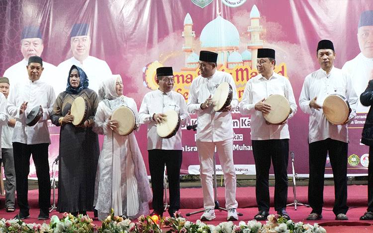 Gema Syair Maulid dan Isra Mi'raj 1447 H di Masjid Agung Al-Mukarram Dibuka Bupati Kapuas