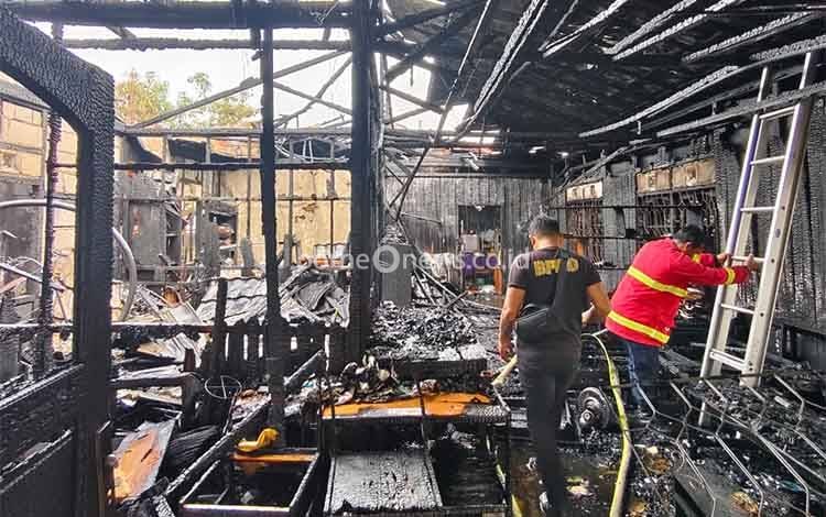 Kebakaran di Selat Tengah Kapuas Berdampak Dua KK, Satu Rumah Rusak Berat