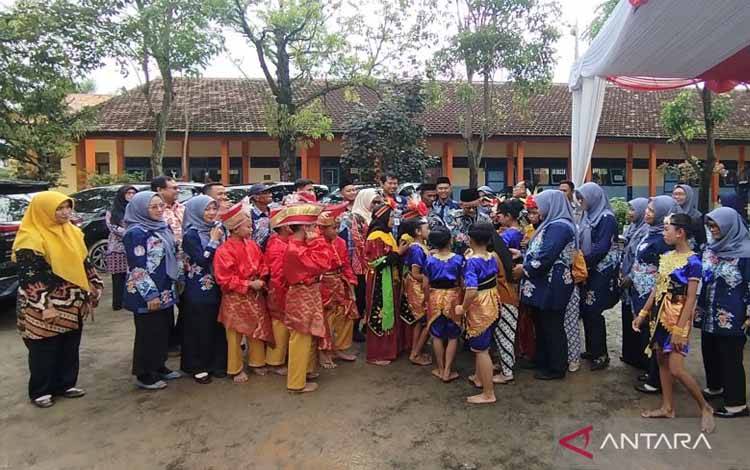 Kemendikdasmen Alokasikan Beasiswa S1 untuk 150.000 Guru pada 2026