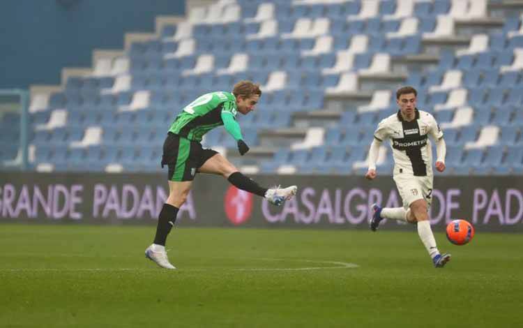 Jay Idzes Tampil Penuh saat Sassuolo Main Imbang 1-1 Lawan Parma