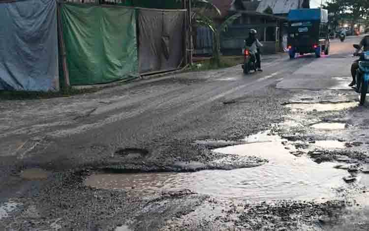 Jalan Berlubang Dalam Kota Pangkalan Bun, Masih Jadi Keluhan Warga