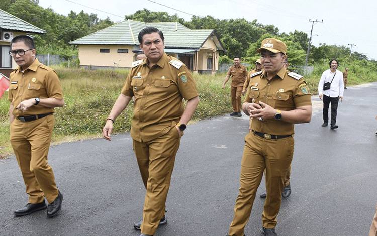 Bupati dan Wakil Bupati Pulang Pisau Tinjau Rumah Dinas, Tekankan Optimalisasi Aset Daerah