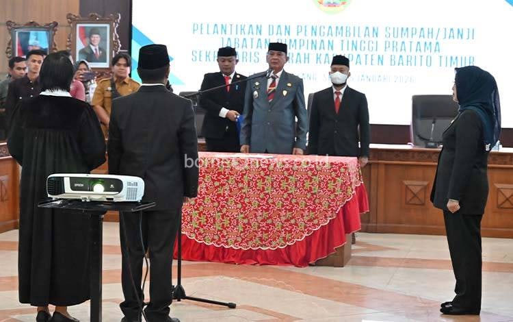 Bupati Barito Timur Lantik Misnohartaku Jadi Sekretaris Daerah
