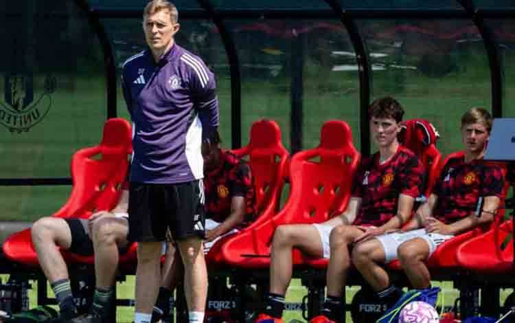 Pelatih sementara Manchester United, Darren Fletcher (kiri). (Manchester United)