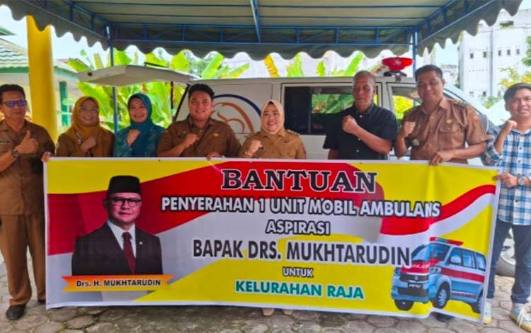 Ambulans Aspirasi Mukhtarudin Diserahkan untuk Warga Kelurahan Raja