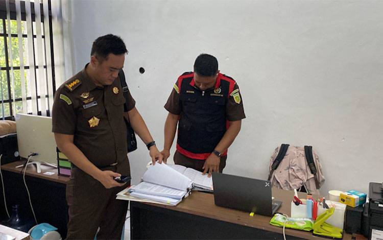 Kejati Kalteng Kembali Gelegah DPMPTSP Kalteng, Sita Barbuk Kasus Korupsi Ekspor Zirkon PT Investasi Mandiri