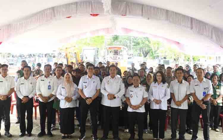 Panen Raya Nasional bersama Presiden Prabowo, Petani Pulang Pisau Terima Alsintan