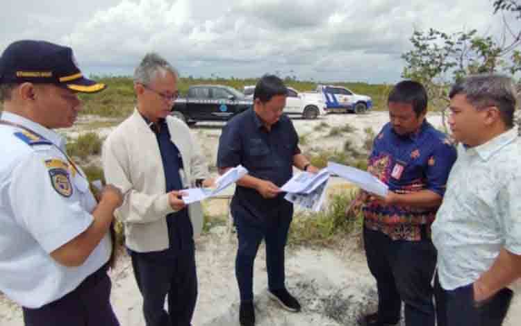 Pemkab Kobar dan Dirjen Perhubungan Udara Tinjau Rencana Pembangunan Bandara di Sabuai Timur