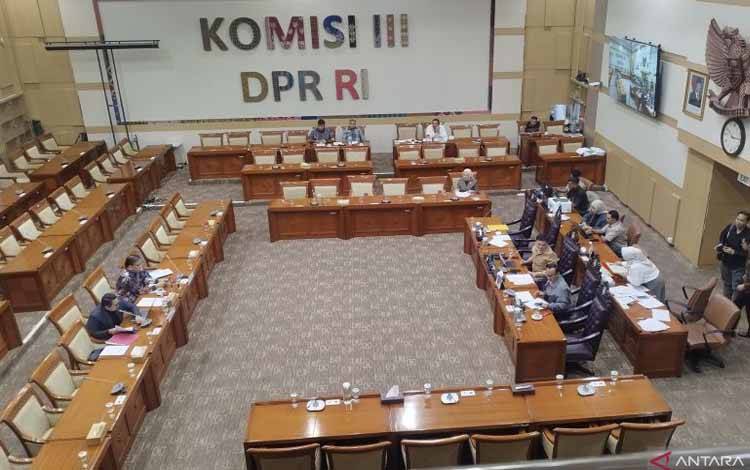 Komisi III DPR Tegaskan Kedudukan Polri Harus Tetap di Bawah Presiden