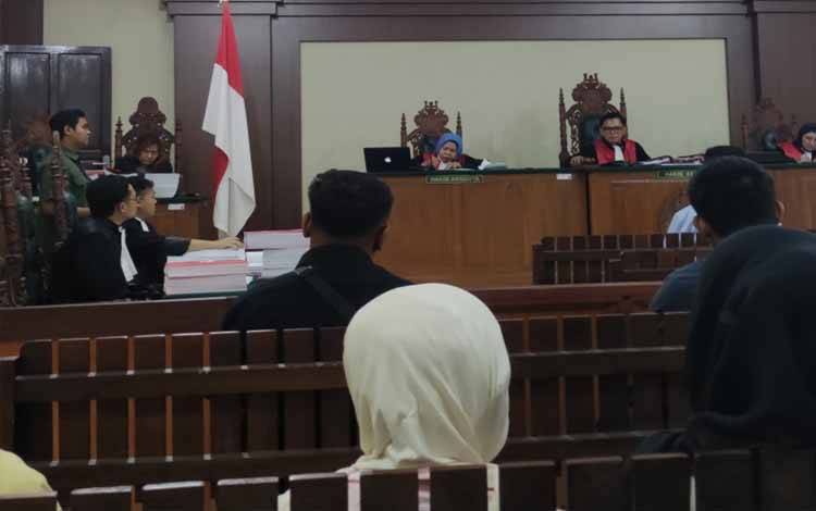 Ketua PODSI Barito Selatan Yangsi Hartini dan Farid Absen Sidang Korupsi KONI