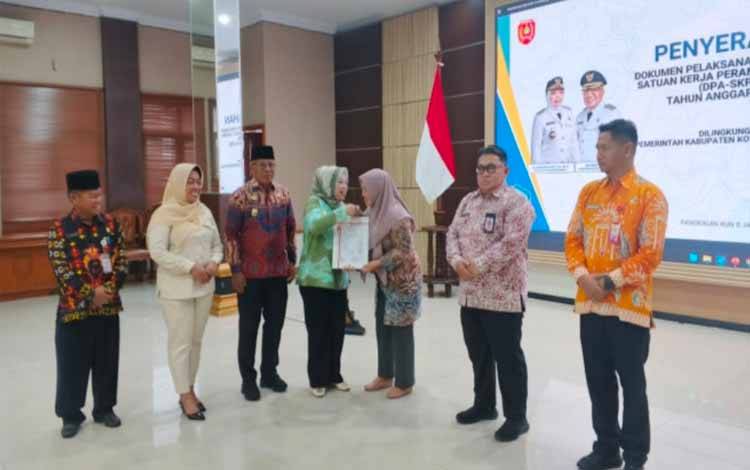 Bupati Kobar Serahkan DPA-SKPD 2026