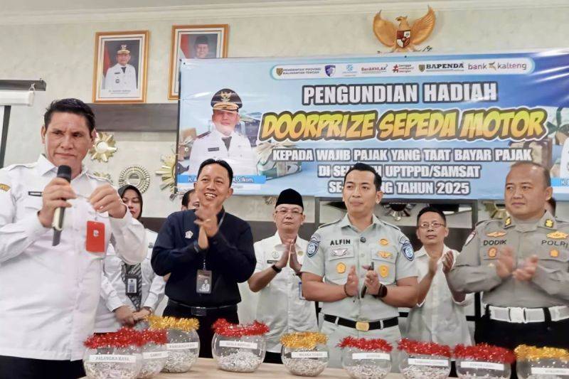 Bapenda Kalteng Beri Hadiah Wajib Pajak Taat
