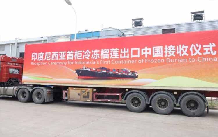 Kontainer berisi durian beku dari Indonesia yang resmi masuk pasar China. (ANTARA/HO-Barantin)
