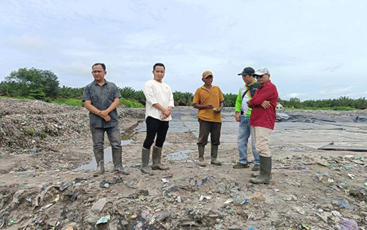 Komisi III DPRD Bartim Tinjau Progres Pembangunan Lahan Urug Saniter TPA Luaw Benawa