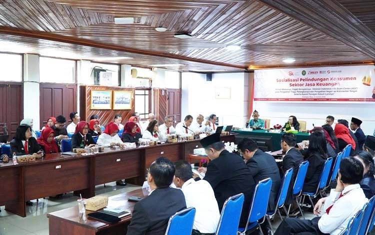 Literasi Keuangan Masuk Ruang Sidang: OJK Kalteng Edukasi Hakim dan Staf