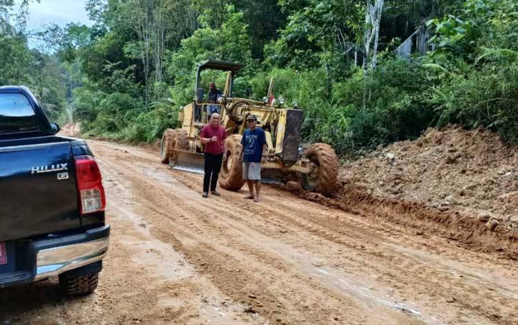 Izin Melintas PBS Tuntas, Kendala Infrastruktur Jalan Segera Diatasi Demi Realisasi Listrik Masuk 10 Desa di Bukit Santuai