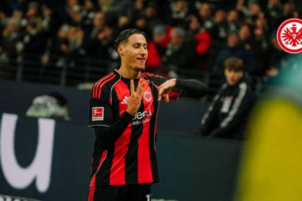 Drama 6 Gol Liputi Laga Frankfurt versus Dortmund