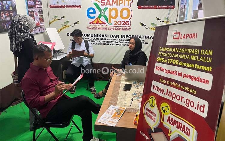 Juri Sampit Expo sedang melakukan penilaian di stan Diskominfo Kotim, Jumat, 9 Januari 2026. (FOTO: IST)