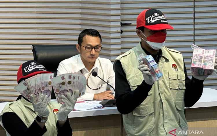 KPK Sita Rp6,38 Miliar dari 4 Tersangka dan Satu Pegawai Pajak