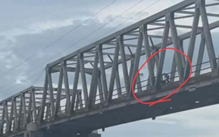 Pria Mabuk tak Sadarkan Diri Gegerkan Warga di Jembatan Bejarum Kotim