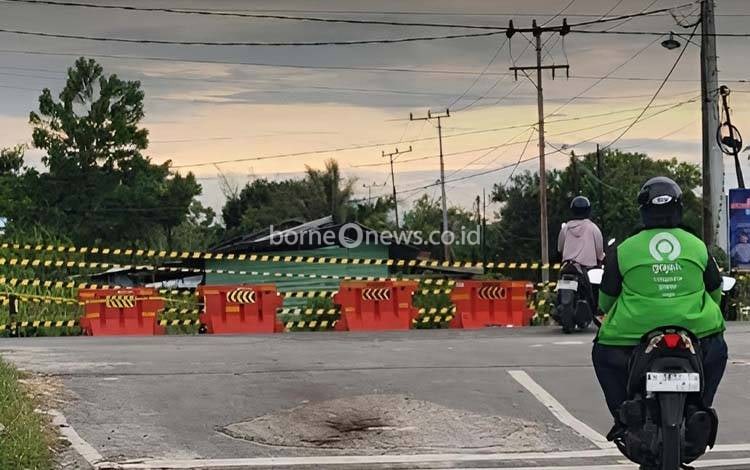 Dinas Perhubungan Kalteng Pasang Water Barrier di Lokasi Rawan Kecelakaan G Obos Ujung