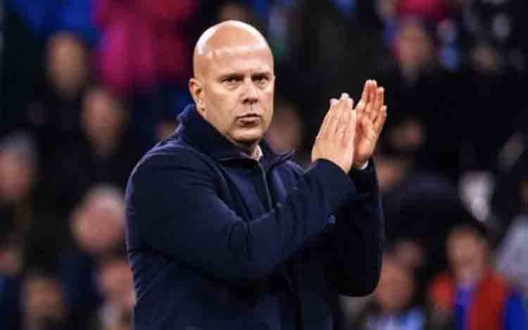 Arne Slot Sebut Liverpool Memandang Serius Laga Melawan Barnsley