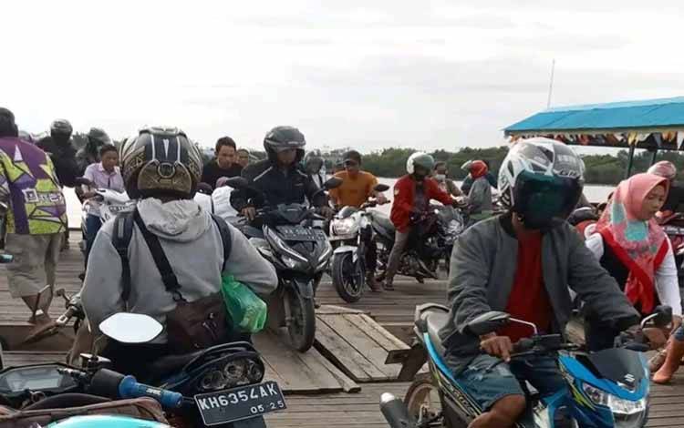 Feri Mandomai Tetap Pungut Tarif pada Damkar Swasta yang Bantu Kebakaran Desa Pantai