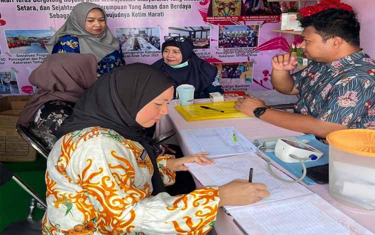 Masyarakat Kotim Manfaatkan Layanan KB Gratis DPPPAPPKB di Sampit Expo 2026