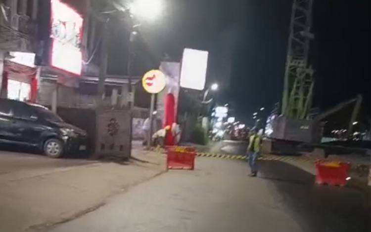 Jalan Veteran Banjarmasin Ditutup Sementara Akibat Ambles Pipa Bocor