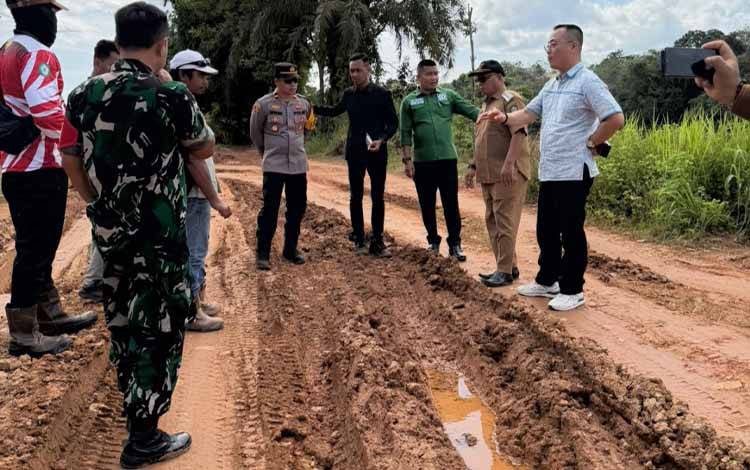 DPRD Kotim Dorong Penanganan Kerusakan Jalan Tanjung Jariangau-Kuala Kuayan Libatkan PBS