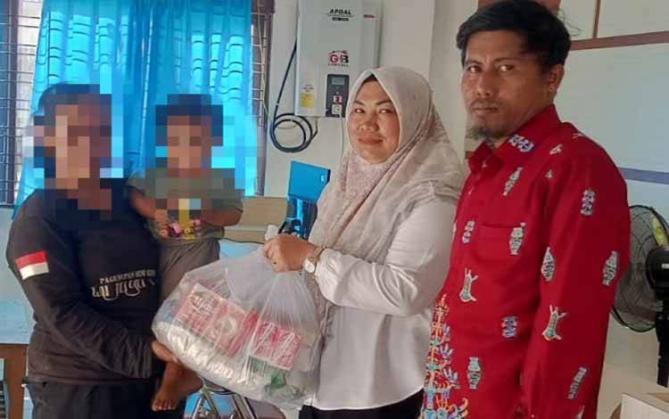 Kelurahan Panarung Salurkan Bantuan Gizi untuk 13 Anak Berisiko Stunting, Ini yang Diberikan