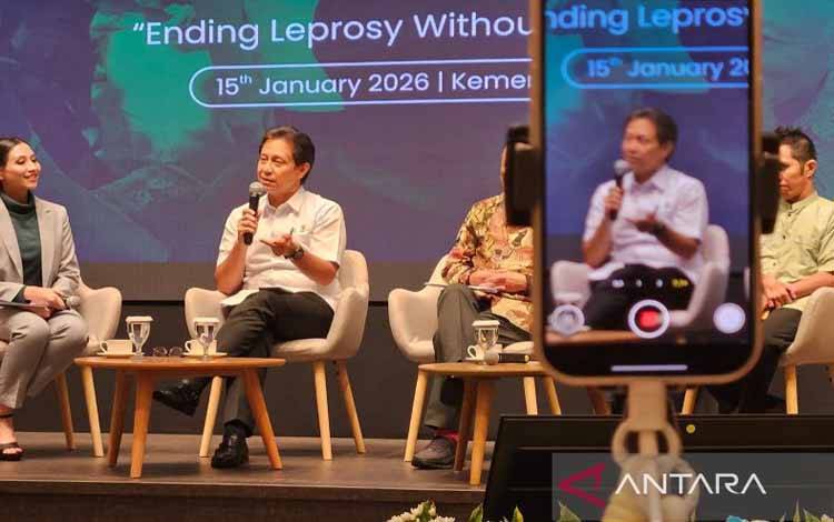 Menteri Kesehatan Budi Gunadi Sadikin (kedua kiri) di Jakarta, Kamis (15/1/2026). ANTARA/Mecca Yumna