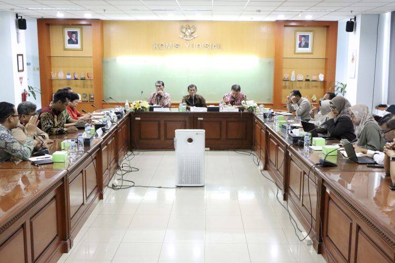 Soal Hakim Ad Hoc KY Terus Dorong Peningkatan Kesejahteraan