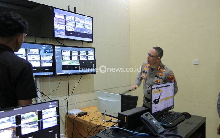 Kapolres Seruyan Cek Monitoring Center Perkuat Pengawasan Keamanan Wilayah