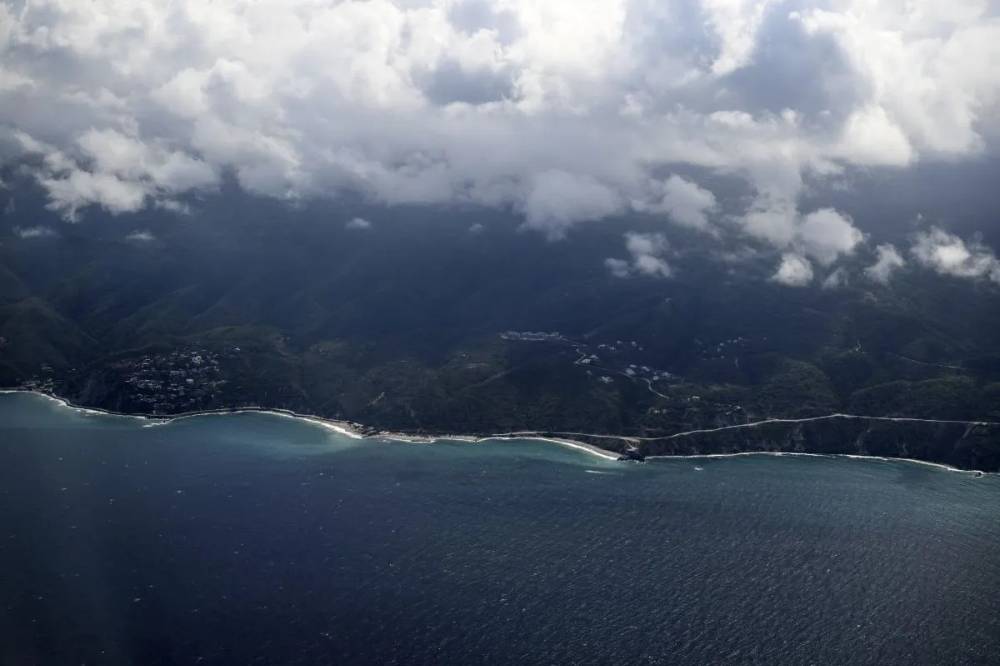 Foto yang diambil dari pesawat terbang pada 1 Desember 2025, menunjukkan garis pantai Venezuela. (ANTARA/Xinhua/Li Muzi)