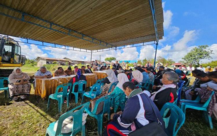 Universitas Sumatera Utara melalui Tim Pengabdian Masyarakat Program Equity menginisiasi Focus Group Discussion atau FGD di Desa Habeahan, Kecamatan Lintong Nihuta, Kabupaten Humbang Hasundutan.(FOTO: Istimewa)