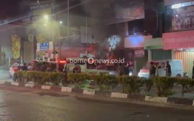 Kebakaran Ruko di Simpang Empat Ramayana Banjarmasin, Api Berkobar dari Dalam Bangunan