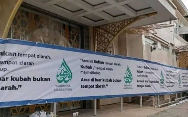 Dua Putra Abah Guru Sekumpul Jelaskan Penutupan Kubah Ziarah