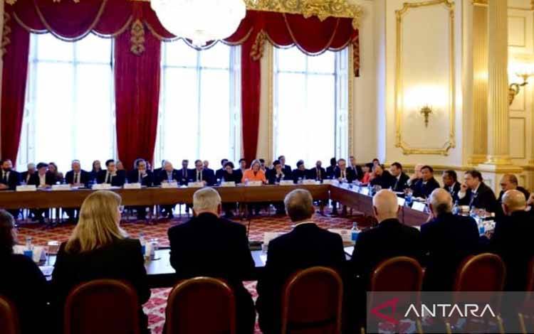 Presiden Prabowo Subianto bertemu dengan Russell Group di Lancaster House, London, Inggris, Selasa (20/1/2026) untuk menjajaki peluang kerja sama bidang pendidikan antara Indonesia-Inggris. ANTARA/HO-Tim Media Presiden Prabowo Subianto.