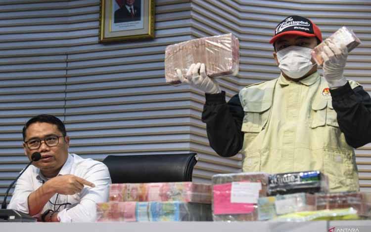 KPK Duga Wali Kota Madiun Maidi Terima Gratifikasi hingga Rp1,3 Miliar