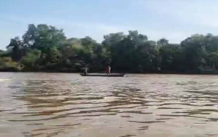 Jatuh dari Perahu Ces, Warga Banua Usang Hilang di Sungai Seruyan