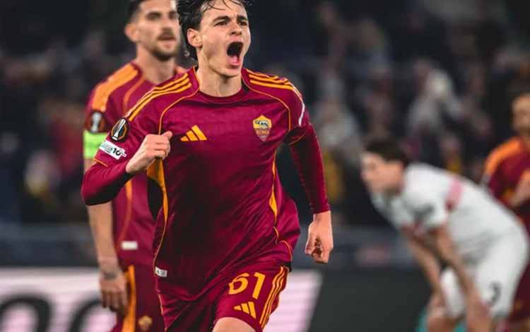 Niccolo Pisilli Bawa AS Roma Taklukkan Stuttgart 2-0
