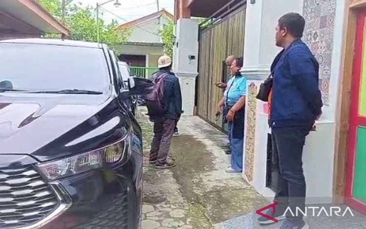 KPK Sita Puluhan Juta Rupiah Usai Geledah Rumah Maidi dan Rochim