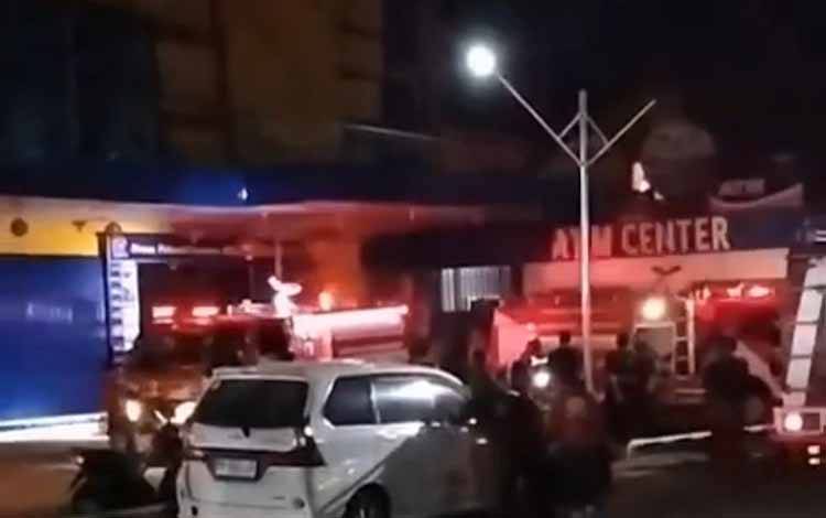 Insiden kebakaran di Swalayan Borneo Jalan Kawitan, Pangkalan Bun, Kabupaten Kobar, Kamis, 22 Januari? 2026 pukul 23.15 WIB.